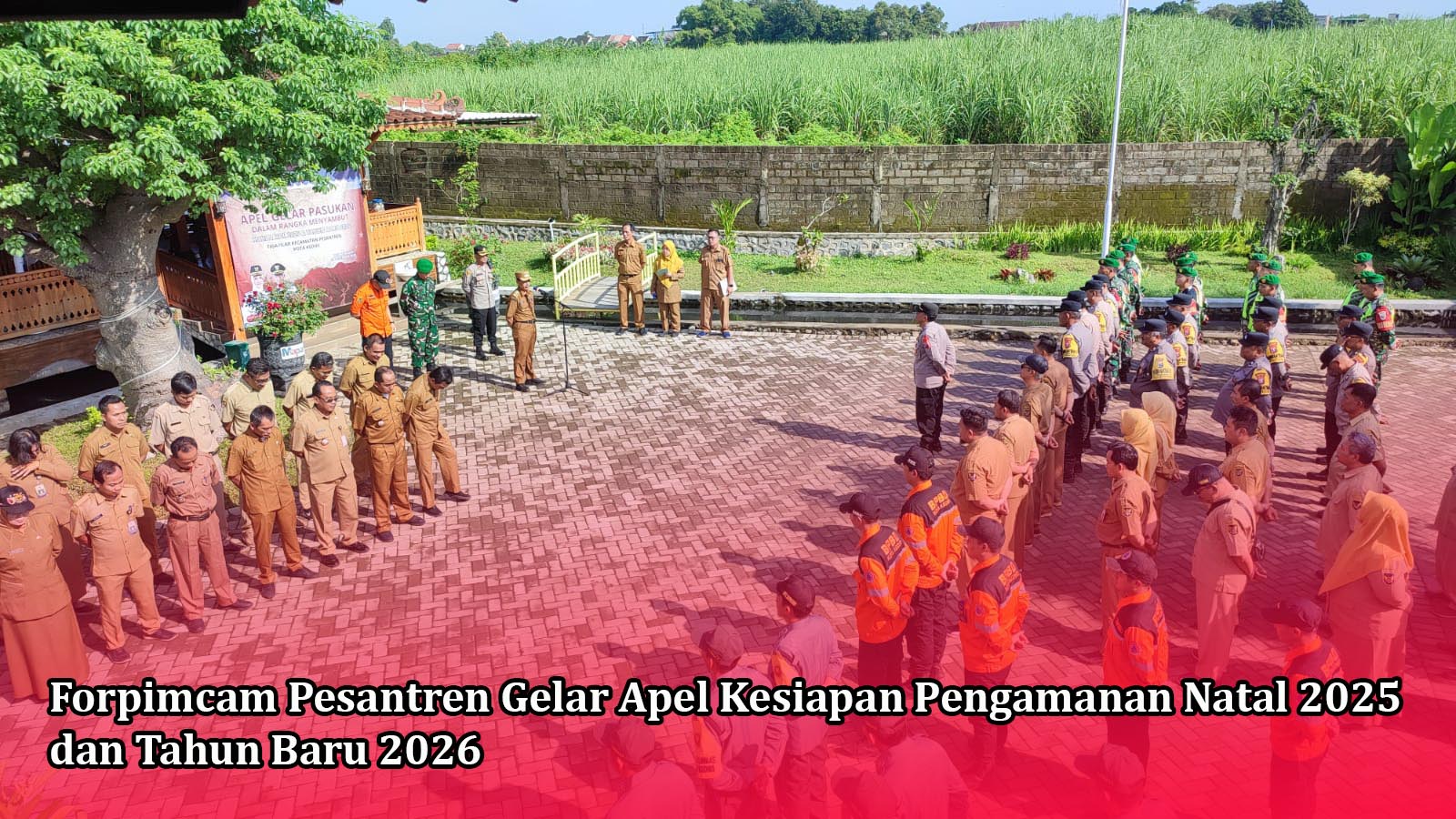 Forpimcam Pesantren menggelar apel pasukan pengamanan Natal 2025 dan Tahun Baru 2026 di Omah Sawah, Kelurahan Burengan, Kota Kediri, Selasa (23/12/2025),