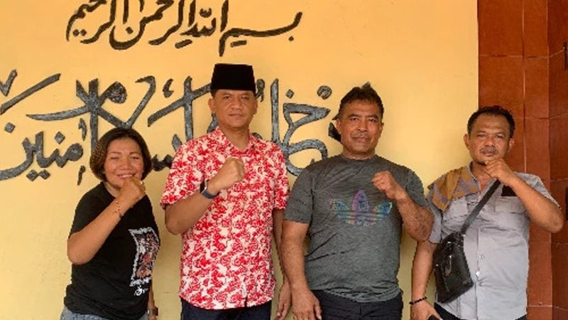 Salah satu pengurus inti Dewan Pimpinan Pusat (DPP) MPB, Capt. H. Adib Zamhari, SE, MM, M.Mar, (dua dari kiri) secara resmi menyatakan mengundurkan diri dari kepengurusan forum tersebut, Kamis 18 Desember 2025