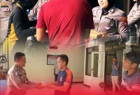 Tampak KBO Satlantas Polres Kediri Kota Iptu Murnianto, S.H., bersama sejumlah person el Satlantas sedang melakukan Jumat Berkah dengan membagikan nasi kotak kepada jamaah seusai menunaikan ibadah Sholat Jumat