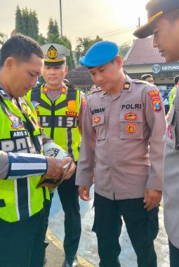 Pastikan Disiplin Anggota, Wakapolres Kediri Kota Pimpin Pemeriksaan Gaktibplin