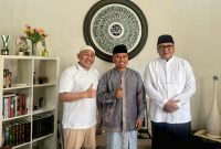 Mantan Walikota Depok, KH Mohammad Idris (kiri), Supian Suri Walikota Terpilih (tengah), Ketua DPC Gerindra Pradi Supriatna (kanan), (Foto: Purnamanews/Yudi Bahtiar)