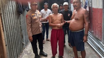 Polsek Tambora Bantu Lansia Jatuh Di Krendang Dan Antarkan Pulang Rumah