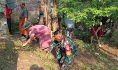 Babinsa Koramil 0602-15/Baros Kodim 0602/Serang Bersama Warga Siapkan Lokasi Pembangunan Sumur Bor Bantuan Kasad