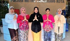 Hari Kartini, Polwan Berkebaya Layani Warga Di Polda Metro Jaya