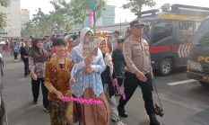 Hari Kartini Di Polres Tangerang Kota : Anak-Anak SD Diajak Kenal Polisi Dari Dekat