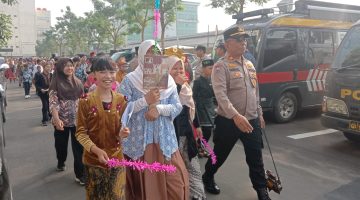 Hari Kartini Di Polres Tangerang Kota : Anak-Anak SD Diajak Kenal Polisi Dari Dekat