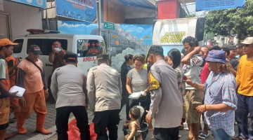 Polres Jakarta Utara Peduli Warga Dengan Bagikan 300 Paket Makanan Di Kampung Muka Ancol