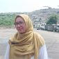 Plt Kepala DLHK Kota Depok, Reni Siti Nuraini, pada saat wawancara dengan awak media (Foto: Purnamanews.com/Yudi Bahtiar)

