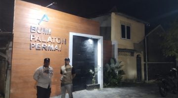 Anggota Piket Polsek Rangkasbitung Polres Lebak Patroli Ke Perumahan Palaton Sampaikan Pesan Kamtibmas Kepada Security