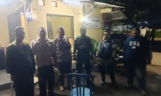 Patroli Malam Babinsa Dan Warga Duren Sawit, Perkuat Keamanan Cegah Tawuran Remaja