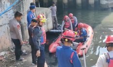 Tim SAR Ditpolairud Polda Metro Jaya Temukan Korban Tenggelam Setelah Sisir Sungai BKT Jakarta Utara
