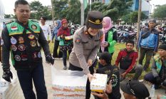 Polres Jakarta Utara Berikan Pelayanan Humanis Dan Bagikan Makanan Di May Day 2026