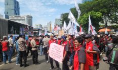 100 Orang Buruh Datangi DPR/MPR Dalam Rangka May Day, Polda Metro Jaya Menyambut Dengan Humanis