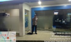 KSPKT I Polsek Rangkasbitung Polres Lebak Patroli Obvit di Seputaran Perbankan Cek Mesin Atm Milik Bank BJB
