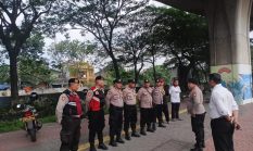 Polisi Antisipasi Aksi Unjuk Rasa Mahasiswa Dengan Gelar Penyekatan Di Koja