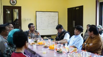 Kapolres Jakarta Barat Sapa Warga Jelambar : Perkuat Sinergi Jaga Kamtibmas