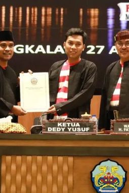 DPRD Bangkalan Serahkan Rekomendasi LKPJ 2025, Soroti Layanan Adminduk dan Pajak Daerah